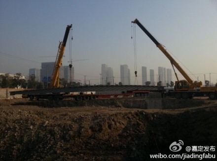 上海辛勤泾绿化配套工程景观桥钢梁架设完成